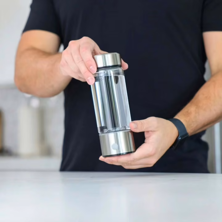 Activating the Aquivor hydrogen bottle with a single press